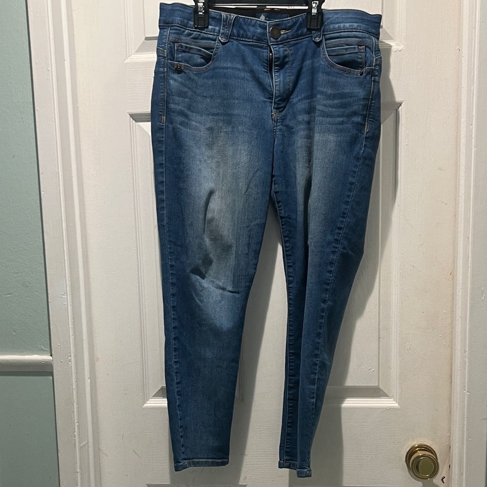 Democracy Women's Skinny Jeans in Medium Blue Wash